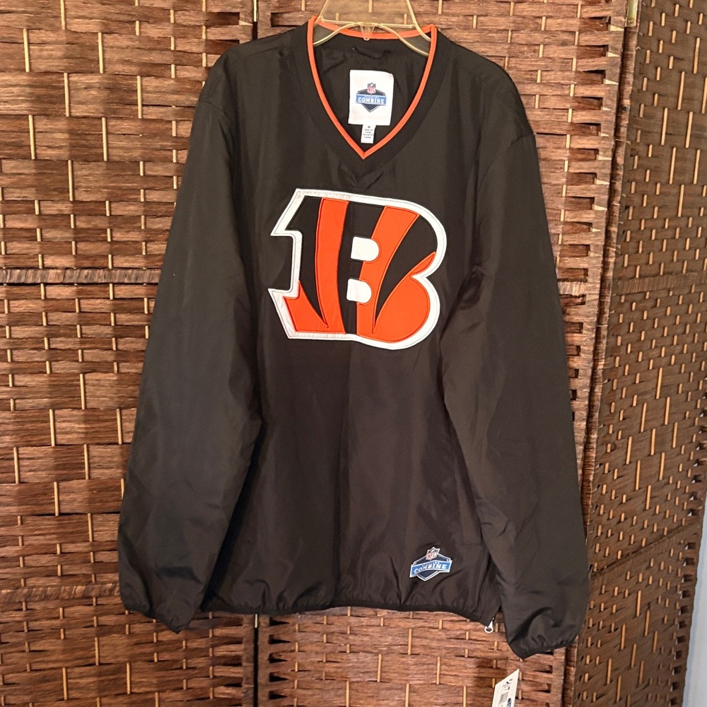 NFL Cincinnati Bengals Black and Orange Team Logo Pullover
